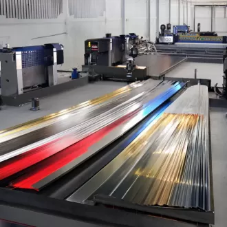 How does material type (steel, aluminum, stainless) affect plate cutting choices?